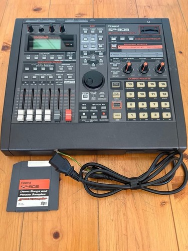 Roland 808 groove sampler - sp-808,