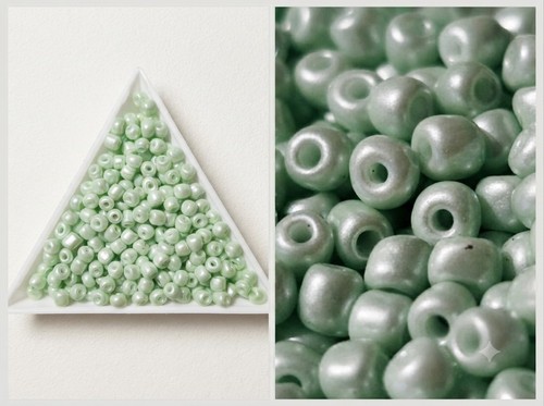 Lot 100 perles rocaille - de,