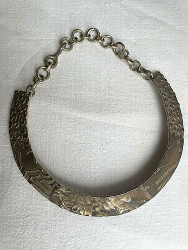 Collier signé nelly biche de - biche,