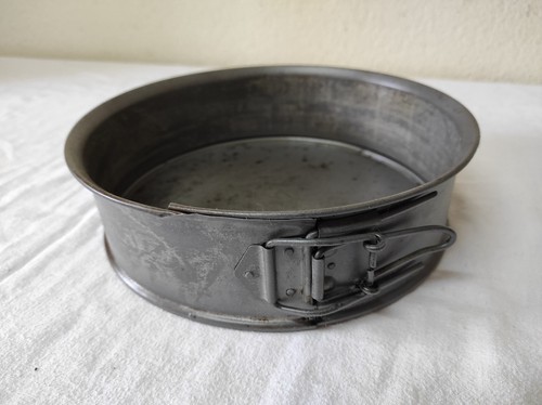 Ancien moule gâteau - à, fer