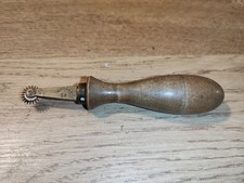 Ancienne Roulette à Griffe