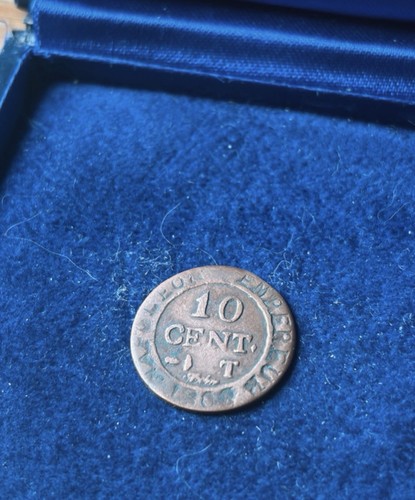 Cent couronnes faux - cent, n