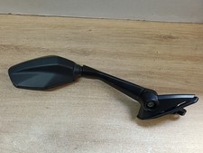 UN RETROVISEUR RETRO DROIT