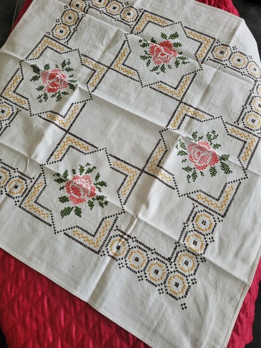 Nappe ancienne brodée main