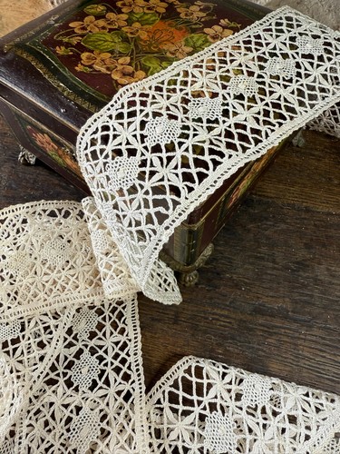 Dentelle ancienne large - ancienne,