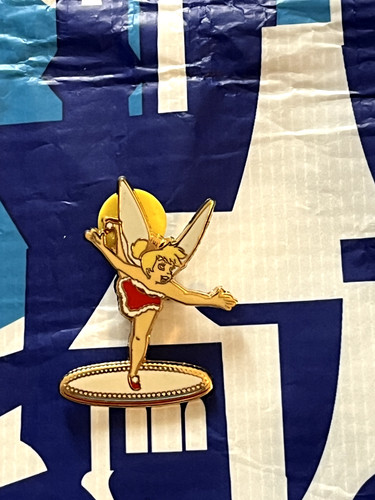 Disney pin trading - pin,