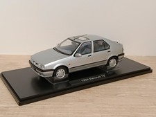 Renault 19 1994 gris 1/18 Triple9 T9-1800453