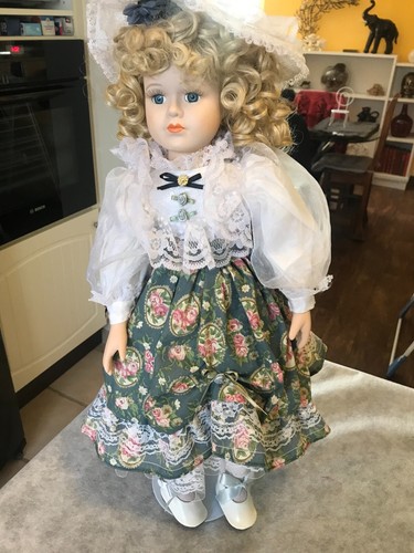 Ancienne poupee porcelaine - poupee,