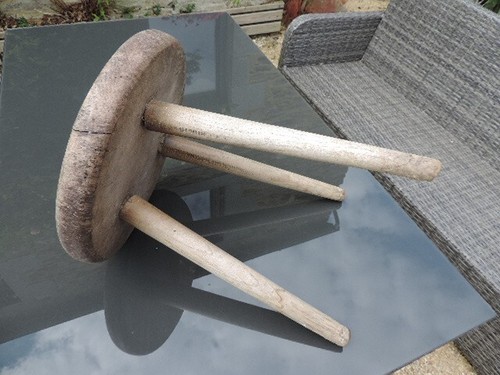 Tabouret brutaliste - 🟢,