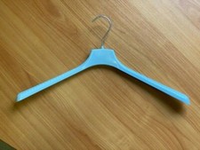 CINTRES PLASTIQUE GRIS 45CM POUR VESTE LEGERE 50PCS