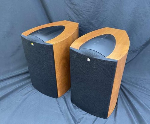 Kef bookshelf speakers pair - q1,