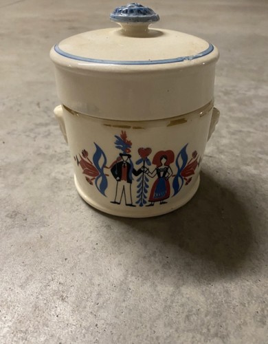 Pot couvert ancien