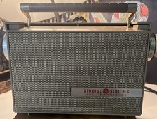 GE General Electric AM Transistor Radio Model P -725B Radio *Untested