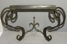 -SUPERBE SUPPORT MURAL POUR MOUVEMENT PENDULE COMTOISE en FER FORGE volutes   D