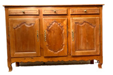 Drêche trois portes trois tiroirs merisier massif mouluré . XIX siècle .