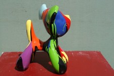 sculpture chien en résine peinte.