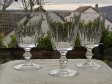 3 verres à vin en cristal de