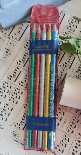 Anciens crayons couleurs - crayons,