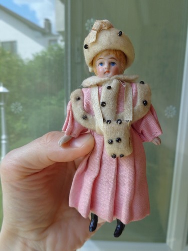 Poupée ancienne mignonnette