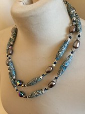 Collier ancien double rangs pierres bleu/gris et verre en très bon état.