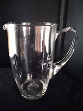 Cruche à eau , carafe en