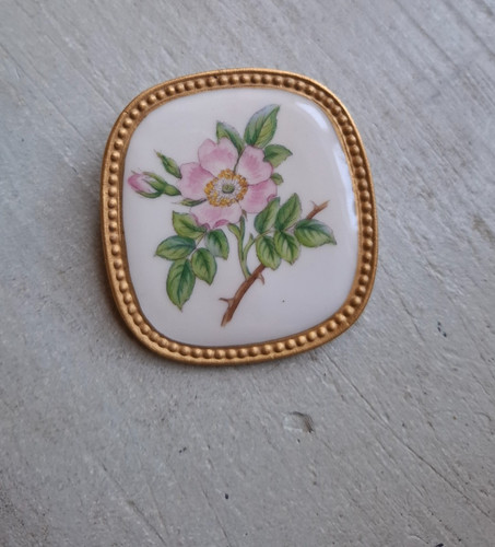 Broches pendentifs - /,