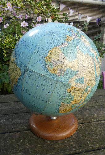 Ancien gros globe terrestre - gros,