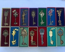 key keys DISNEYLAND PARIS COLLECTOR LIMITED EDITION ATTRACTION