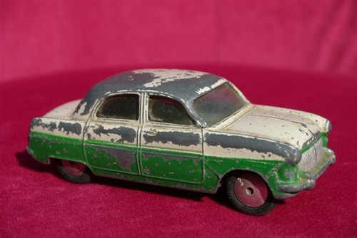 Corgi toys ford consul made - ,