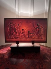 Lampe au bas relief dans le