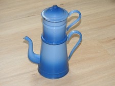 Cafetière ancienne en tôle