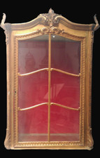  vitrine louis XV chapeau de