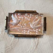Ancienne  Belle Broche -Colombes Et Fleurs Taillées En Lucite  -Art Nouveau XXE 