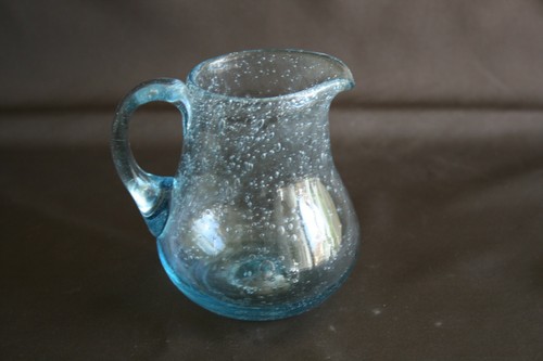 Pichet verre bullé bleu - en,