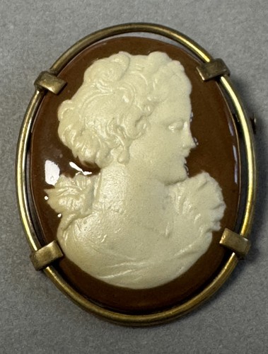 Ancienne broche couleur - , or