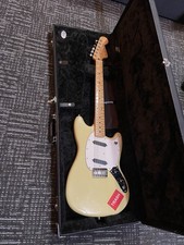 Fender Player II Mustang Electric Guitar w Case/Strap/Wall Mount/Boveda Yellow