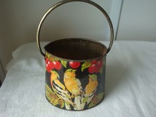 Ancien petit seau de plage en