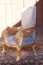 TRÈS IMPOSANT FAUTEUIL STYLE