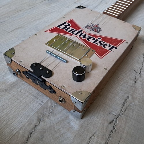 Cigar box guitar - cigar, g