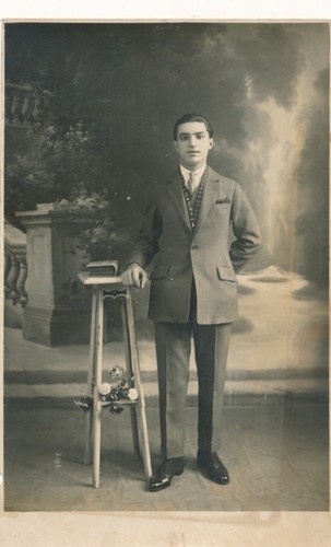 Photo carte jeune homme debout - homme,