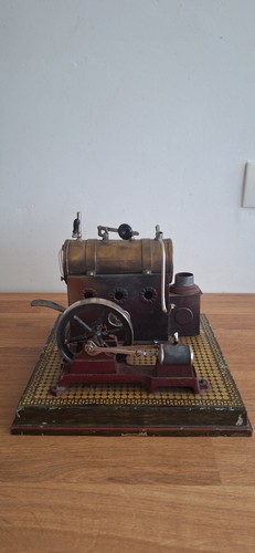 Ancienne machine vapeur - à,