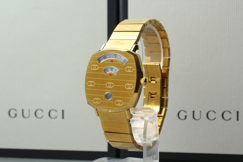 Boîte proche neuf montre - proche, neuf]