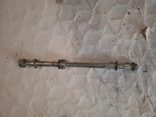 AXE DE ROUE ARRIERE DAELIM 125