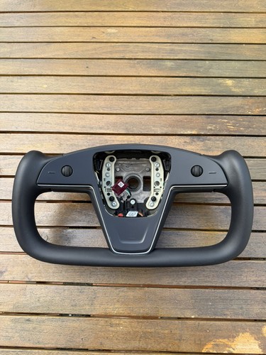 Tesla model plaid volant - s,