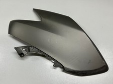 UN CACHE CARENAGE AVANT