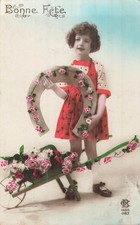 CP BON FETE LITTLE GIRL HORSESHOE WHEELBARROW ROSES FLOWERS - 34684