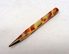 Superbe crayon en galalithe -