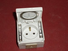 Prise 220v 2pôles +terre