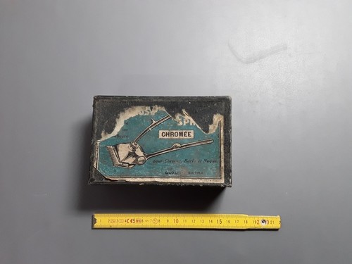 Ancienne tondeuse manuelle - ancienne,
