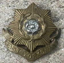 Cap Badge GB  WW1 "East